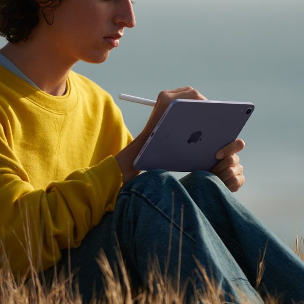 woman drawing on ipad mini with apple pencil